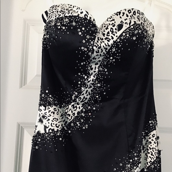 🦓 🐆🐅 Mixed animal print prom dress. - Picture 7 of 12